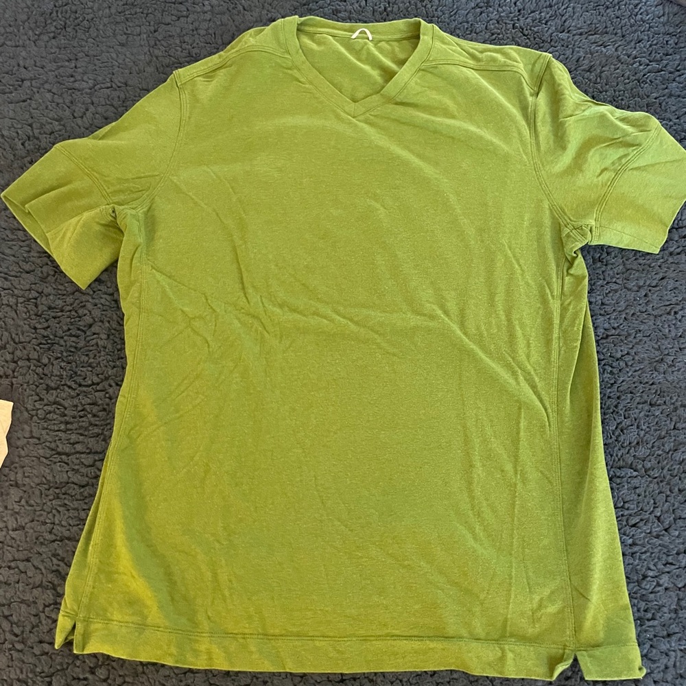 Kelly Green Kit and Ace men’s v-neck. L